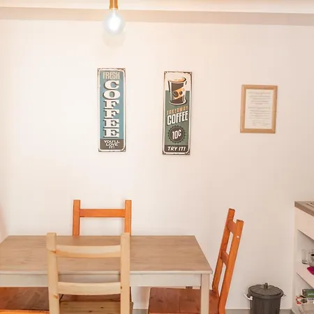 Apartment Alice In Wonderland *