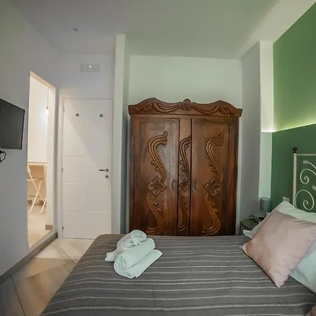 Alice In Wonderland Apartment Naples